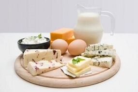 Yüksek proteinli bir diyet için yumurta, az yağlı süt ürünleri ve fermente süt ürünleri